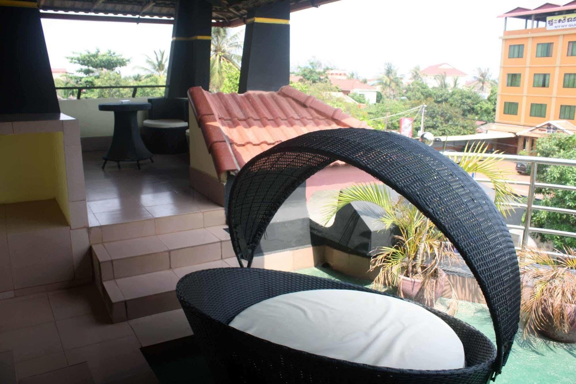 The Magic Sponge Hostel Kampot Exterior photo