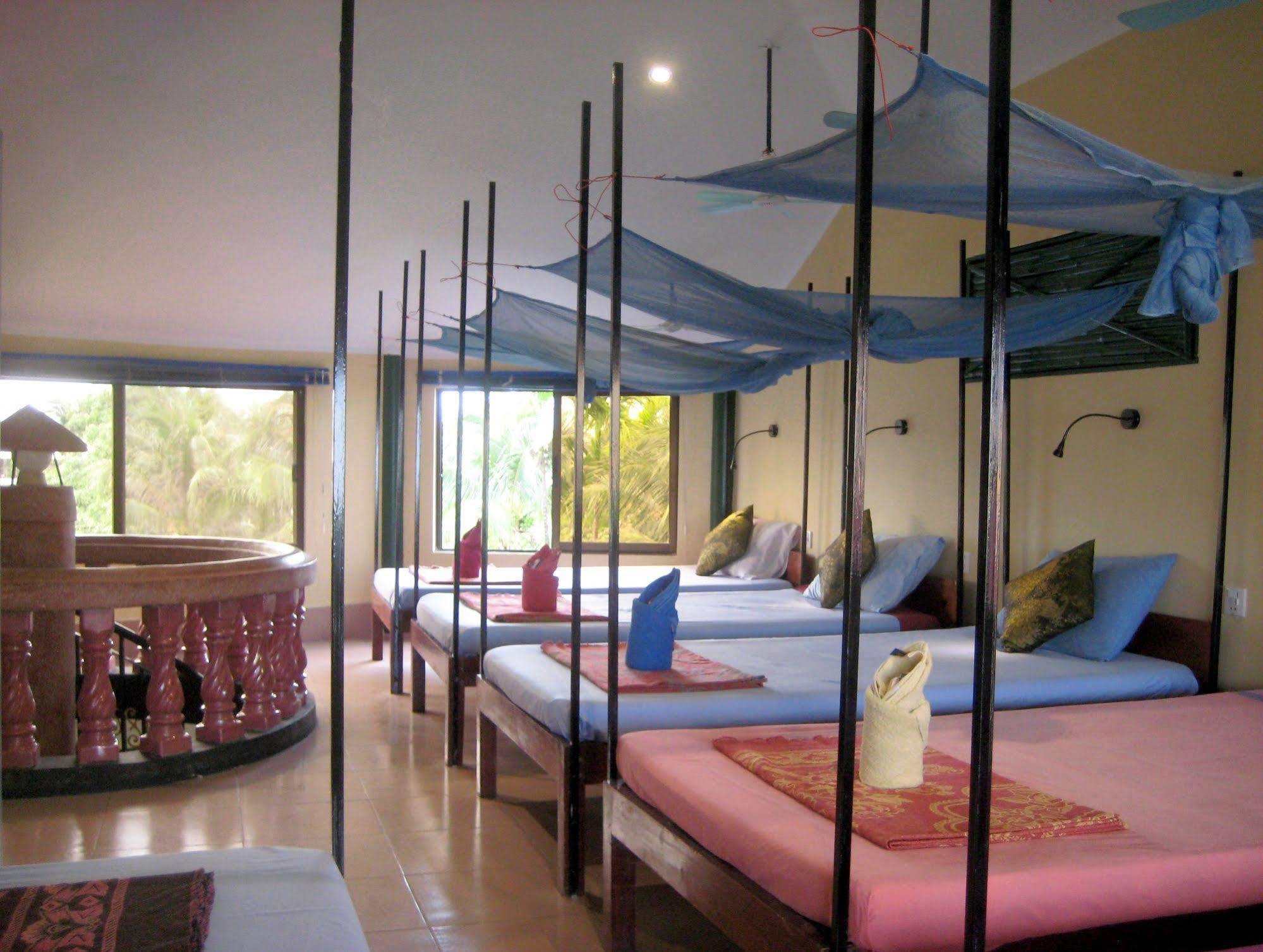 The Magic Sponge Hostel Kampot Exterior photo