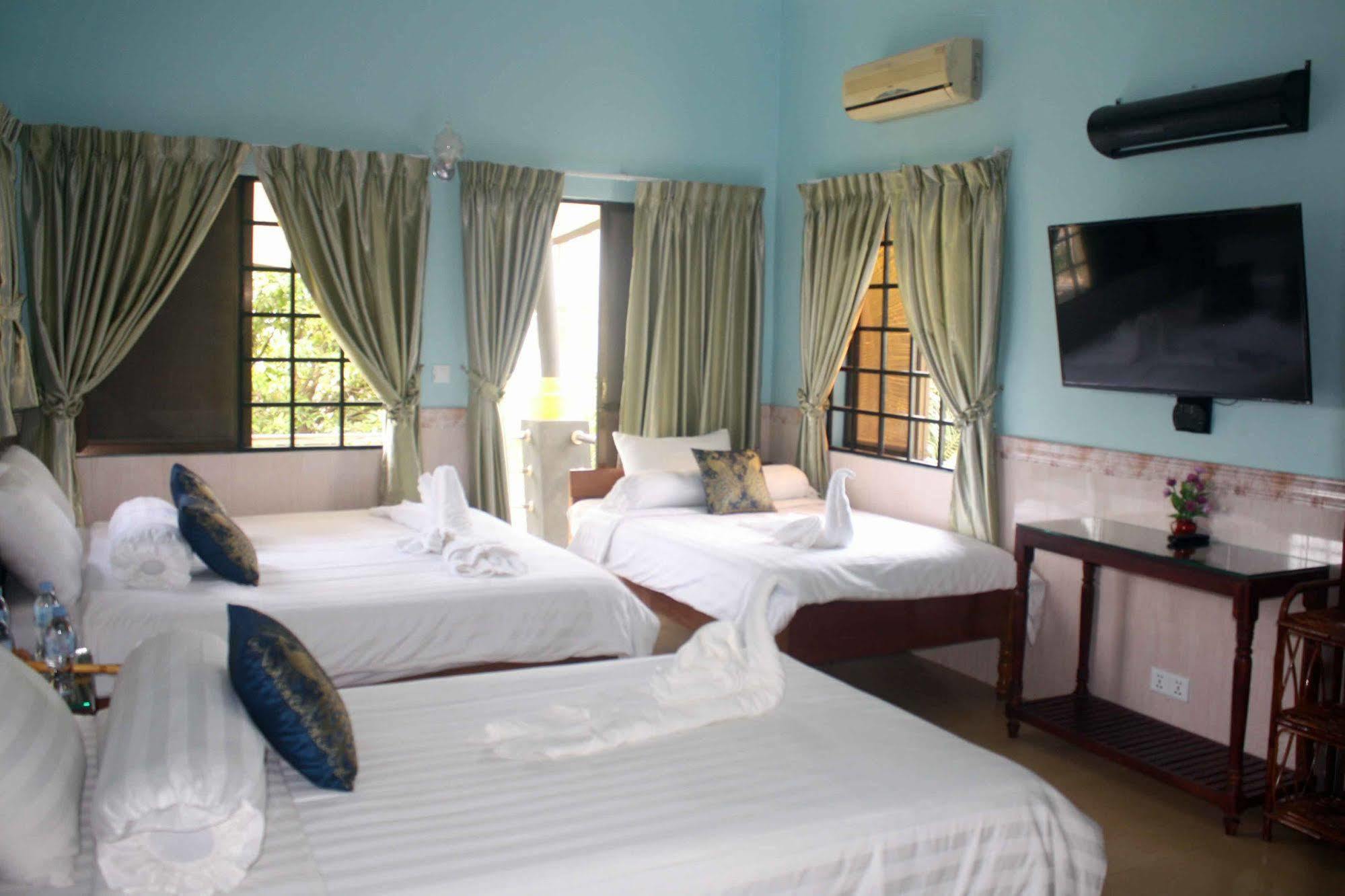 The Magic Sponge Hostel Kampot Exterior photo