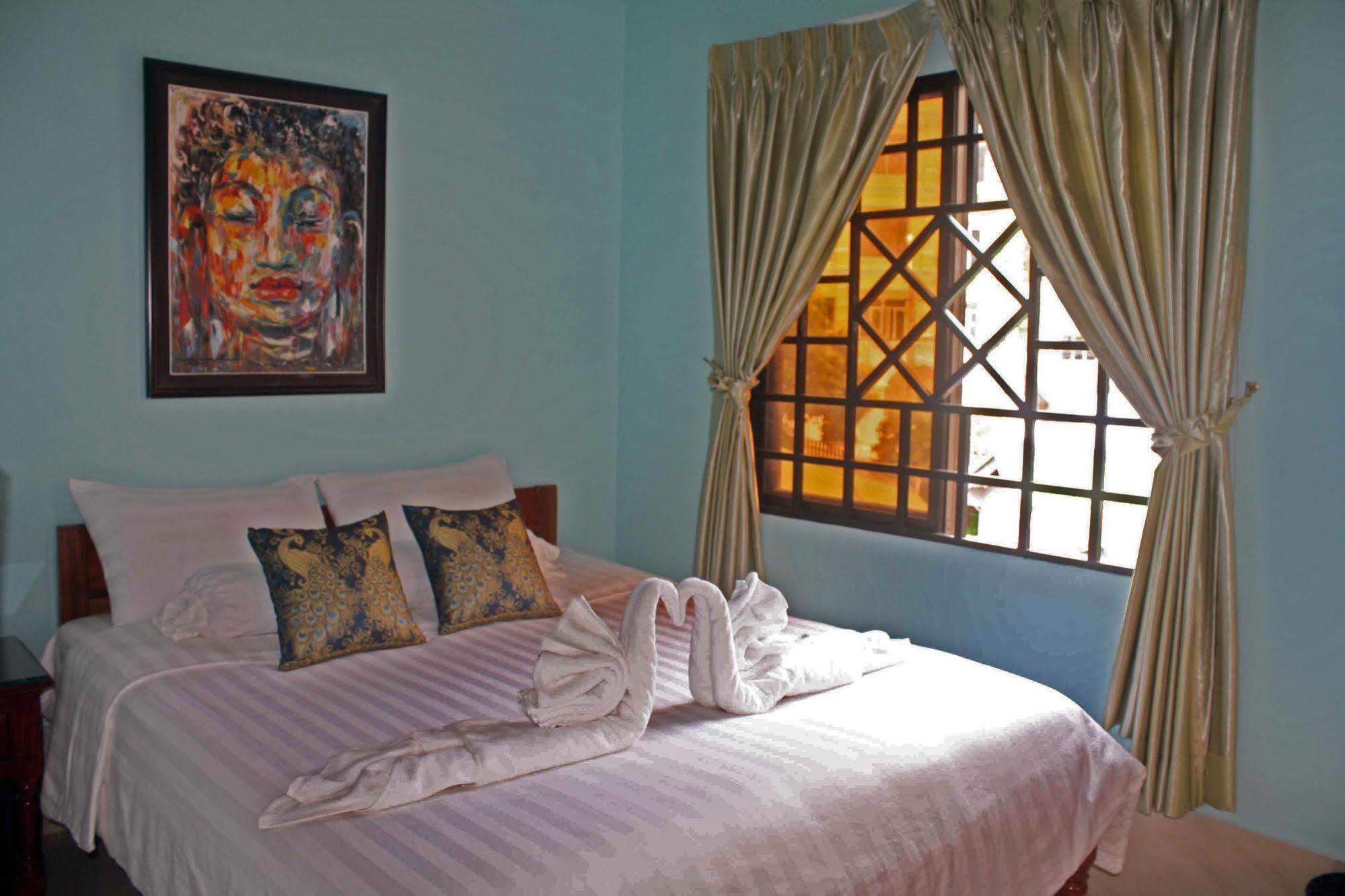 The Magic Sponge Hostel Kampot Exterior photo
