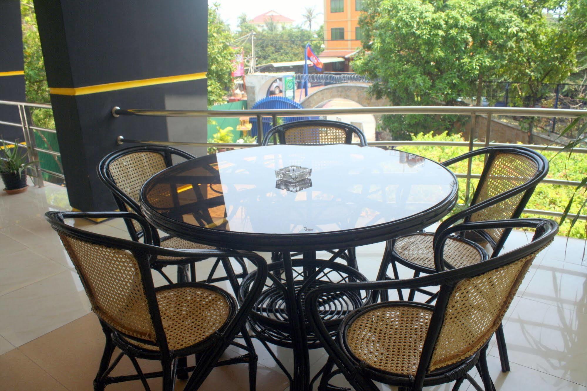 The Magic Sponge Hostel Kampot Exterior photo